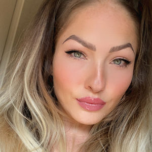 Goddess Lola Lux (@lolalux) | AllMyLinks